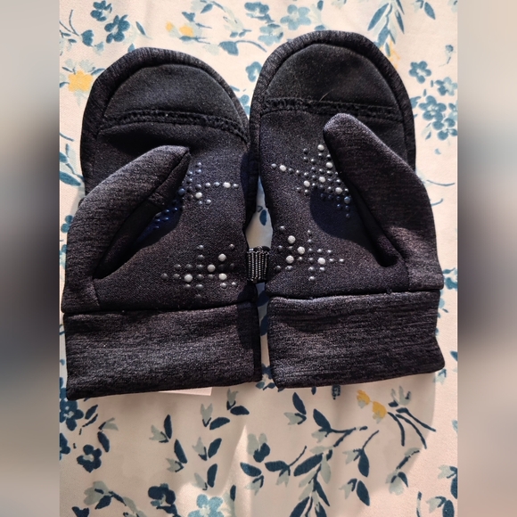 Kids Head Black Mittens - Picture 1 of 3